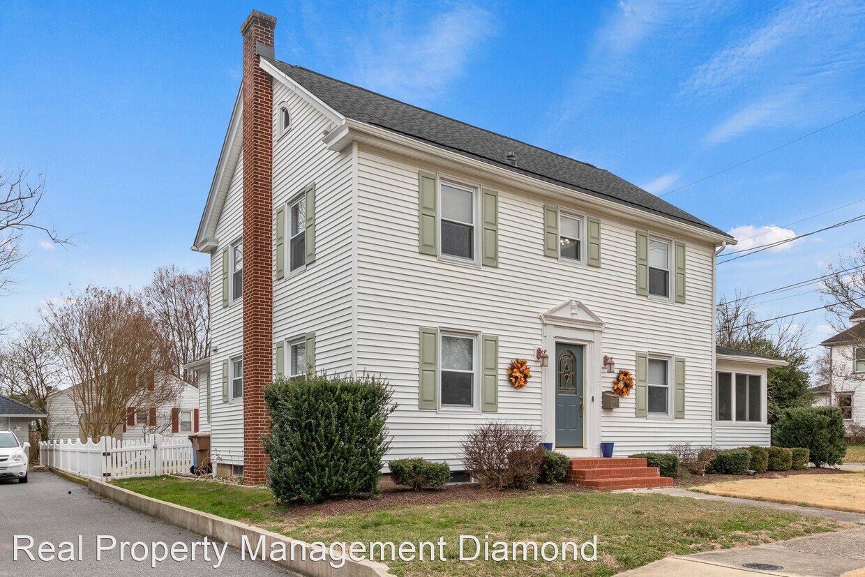 Primary Photo - 3 br, 1.5 bath House - 513 S. Walnut Street