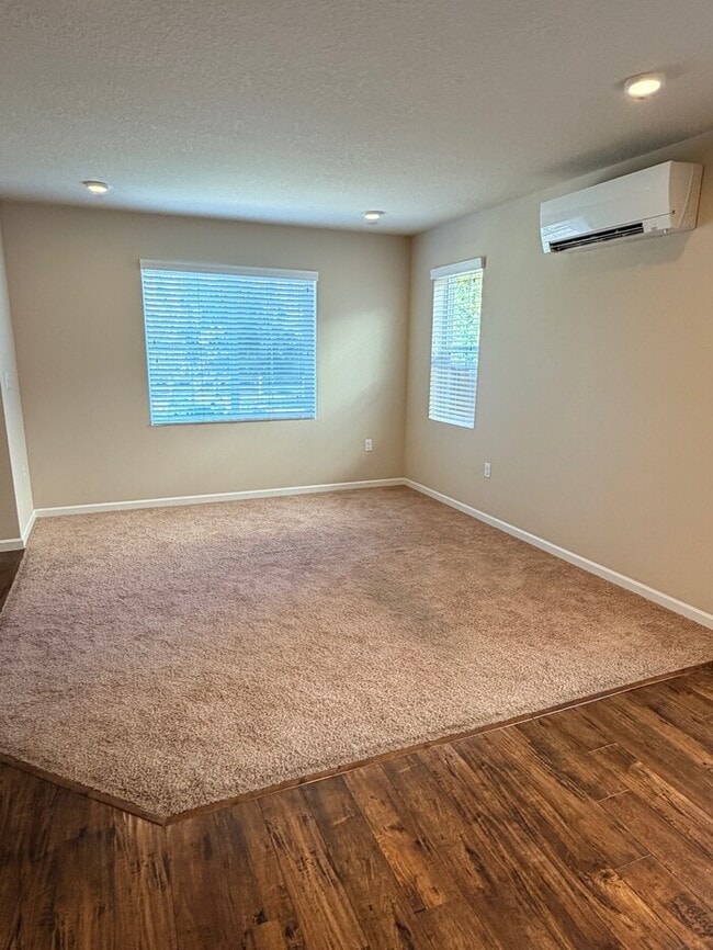 Building Photo - Beautiful Craftsman-Style Home is Ready Fo...