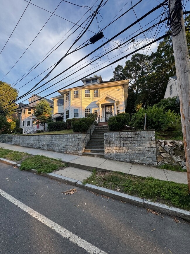Building Photo - 62 Paul Revere Rd