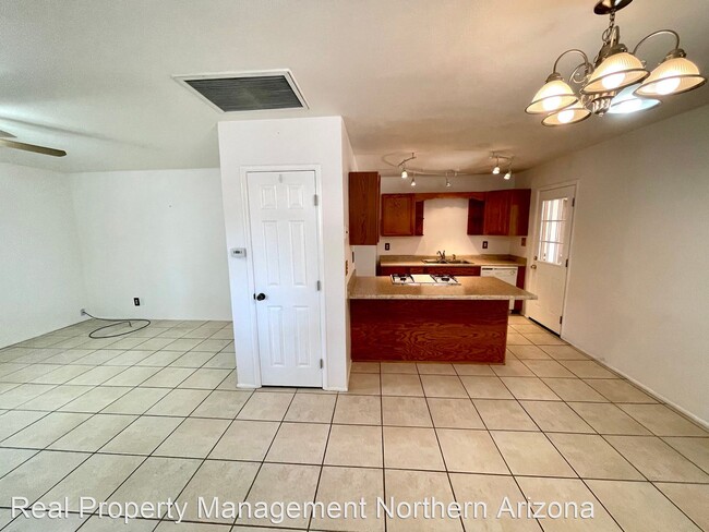 Building Photo - 3 br, 2 bath House - 2119 Davis Ave.