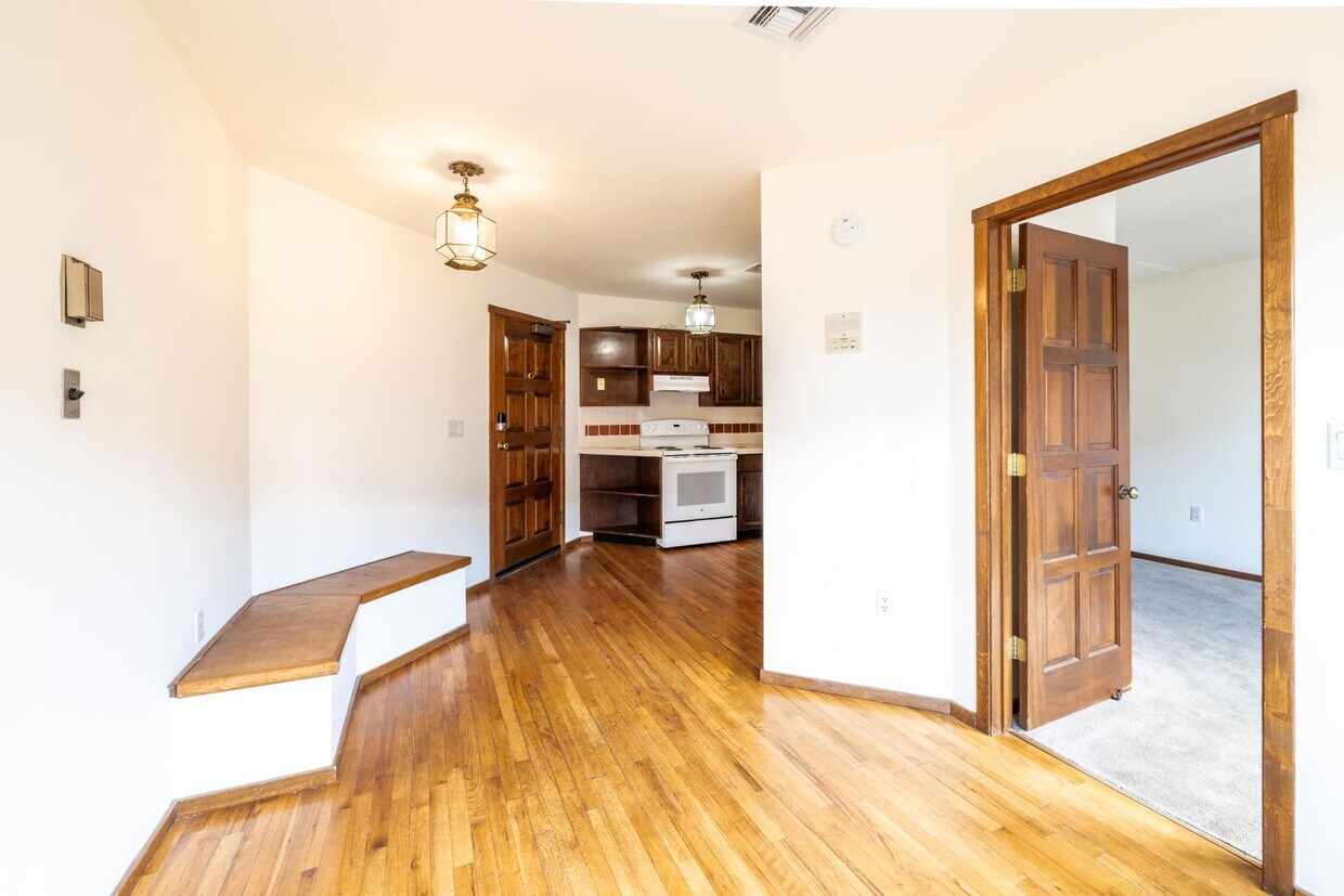 Primary Photo - 207-211 W Water St