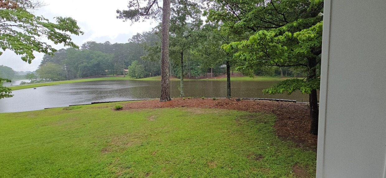 Building Photo - Lakeview 4 bedroom, 3 bath Ranch