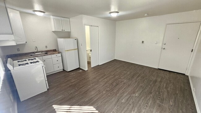 Foto del edificio - 1750 S Longwood Ave