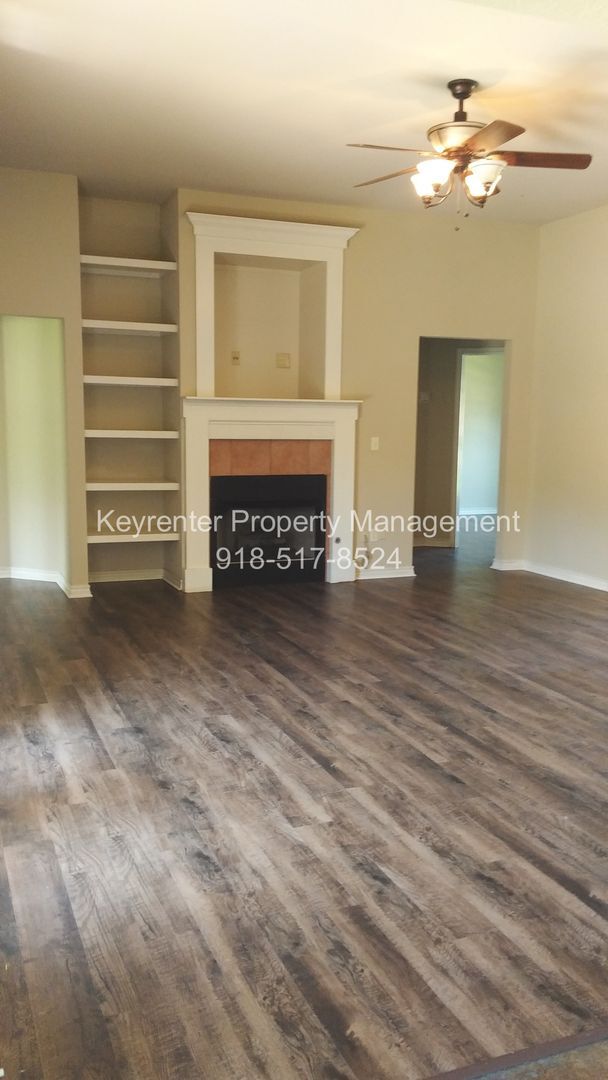 Foto del edificio - Claremore | 3 Bed | 2 Bath | Large Backyard