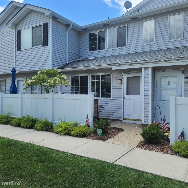 Primary Photo - 1 br, 1 bath Townhome - 69 Hyde Ct