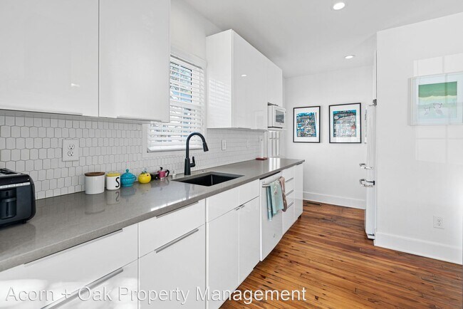 Building Photo - 2 br, 1 bath House - 412 W. Markham Ave