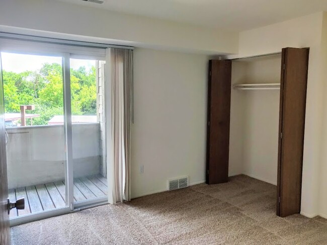Private room - 1923 Pointe Ln
