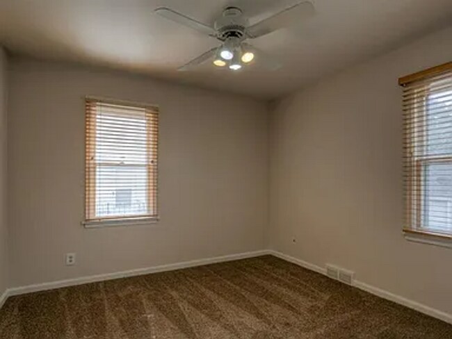 Foto del edificio - 6843 Leavenworth St