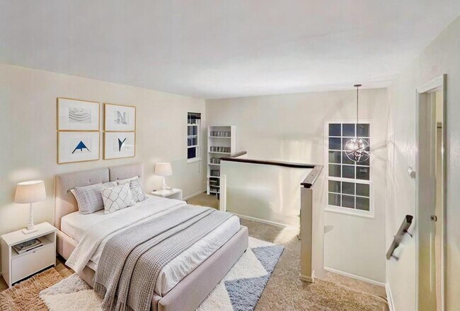 Building Photo - 3 Bedroom 3 Bathroom Renovated Townhome