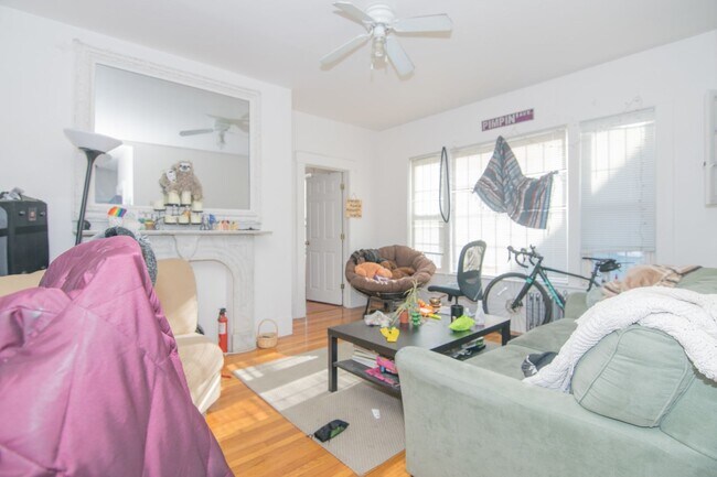Photo - Boston University 4bed 2bath in Allston av... House