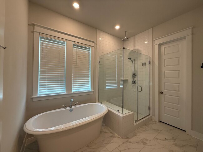 Foto del edificio - 2709 McFadden Way