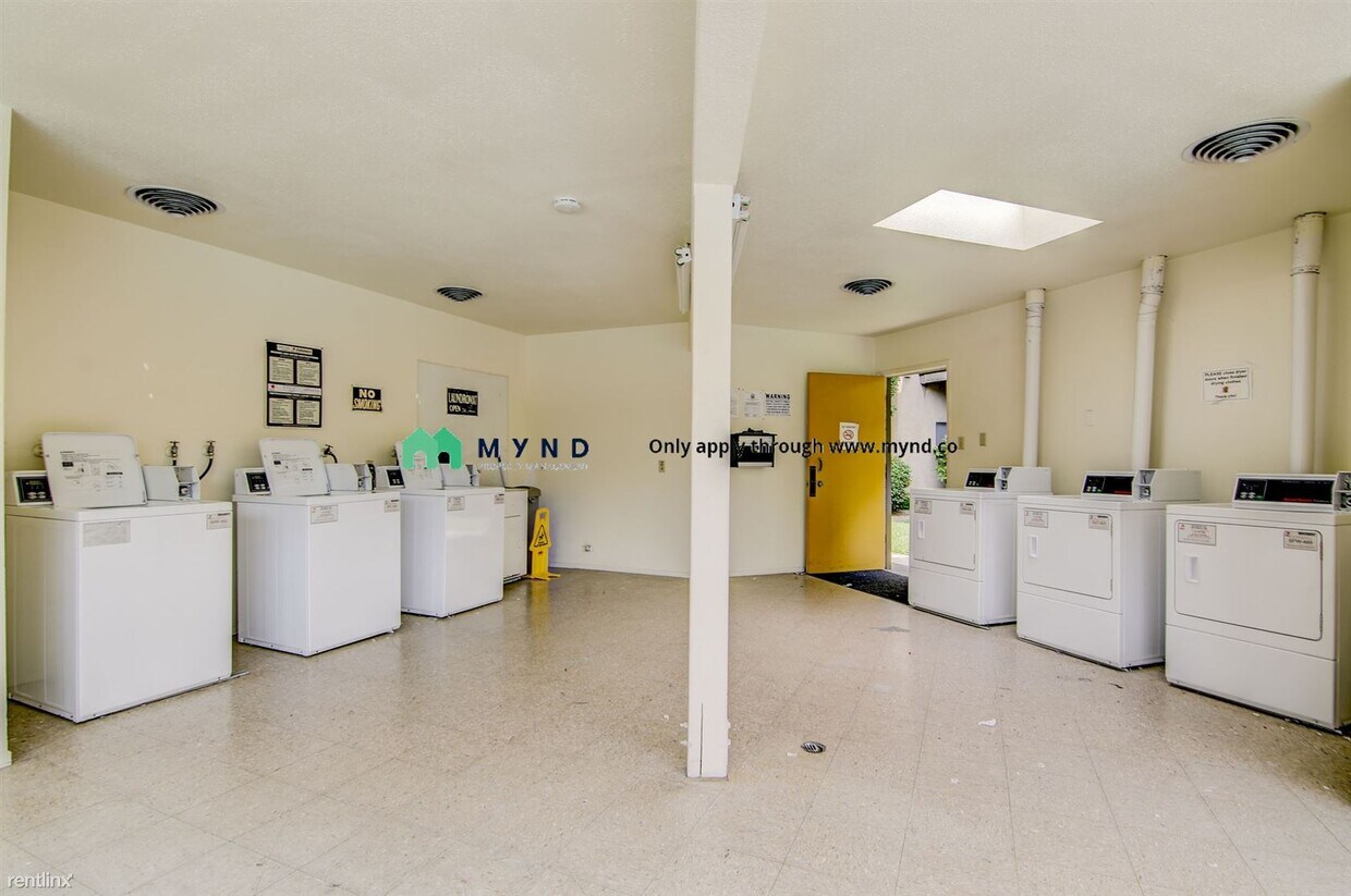 Foto del edificio - 5994 Lake Crest Way