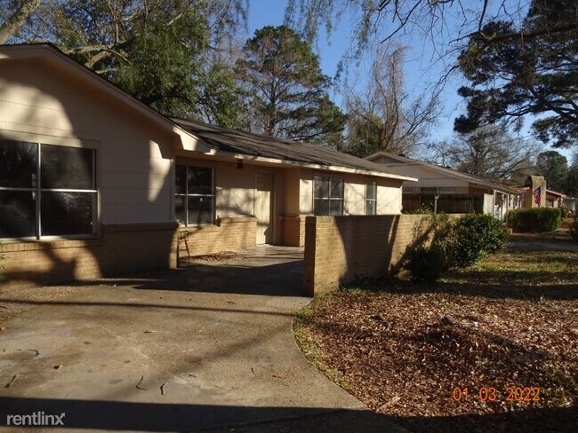 Building Photo - 3 br, 2 bath House - 111 Selman Dr