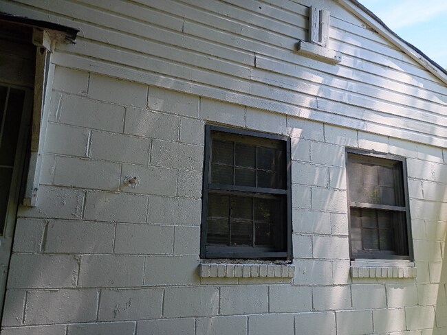 Building Photo - 1480 4th Ave