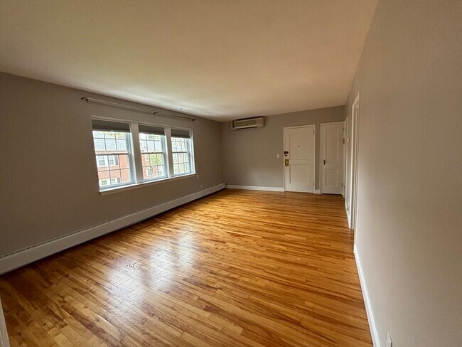 Building Photo - 82 Boylston St