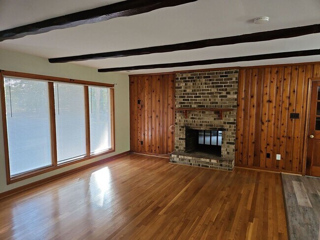 Building Photo - 2170 Portugee Rd