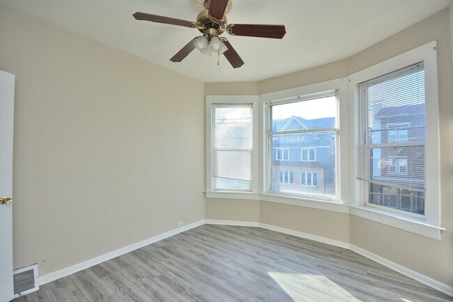 Foto del edificio - 818-820-820 E Brady St