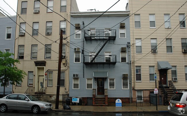 Building Photo - 307 Monroe St