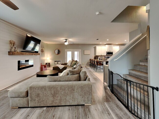 Foto del edificio - Terrific two-story home in the Twin Mills Addition! ***MOVE IN SPECIAL! $500 OFF FIRST FULL MONTH...