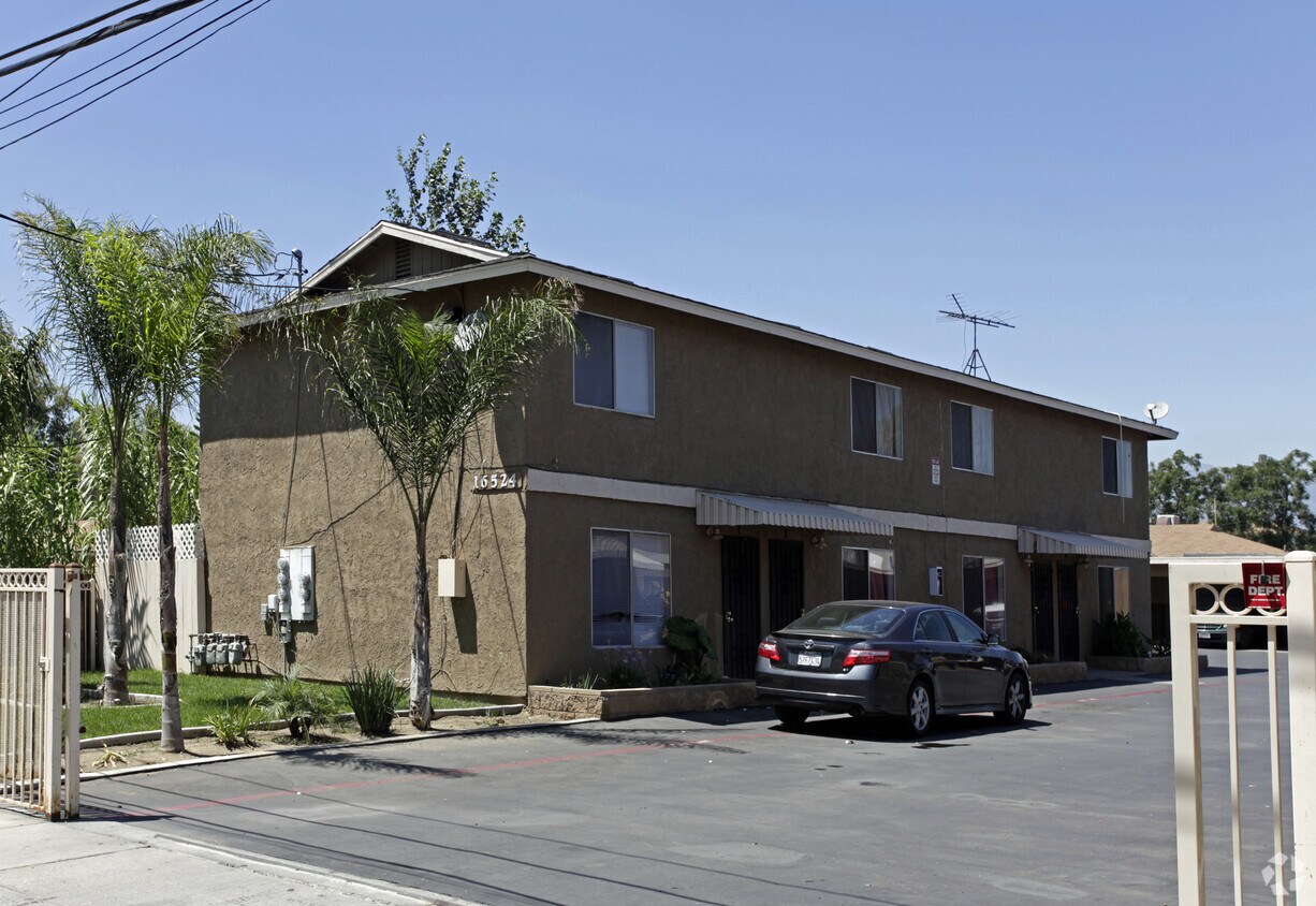 Primary Photo - 16524-16536 Orange Way