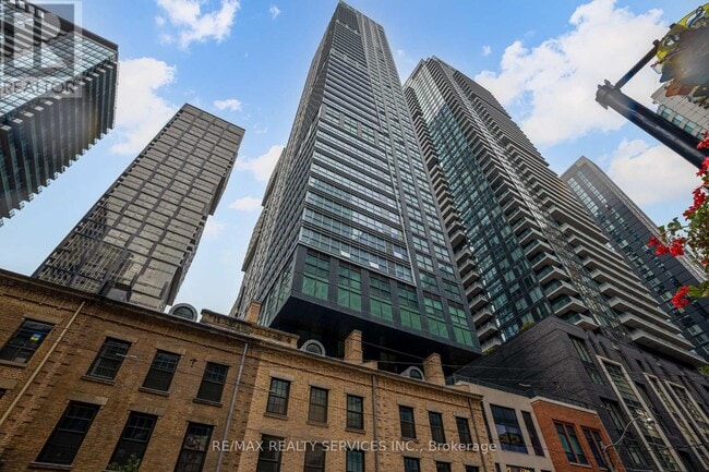 Building Photo - 327 King St W