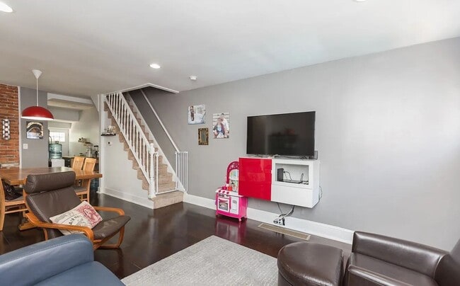 Building Photo - Stunning 2-Bedroom Townhome in Point Breez...