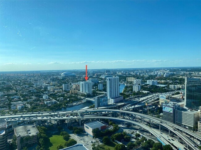 Foto del edificio - 10 SW South River Dr