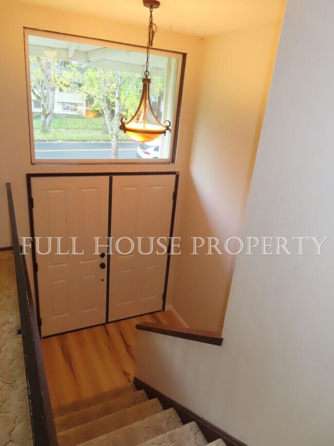 Building Photo - Forest Like Feel, Two Story 4 Bed/ 2 Full ...