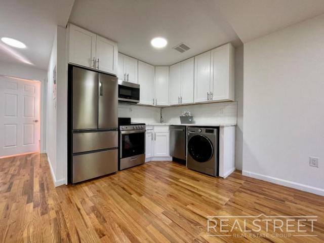 Foto principal - 2 bedroom in Brooklyn NY 11221