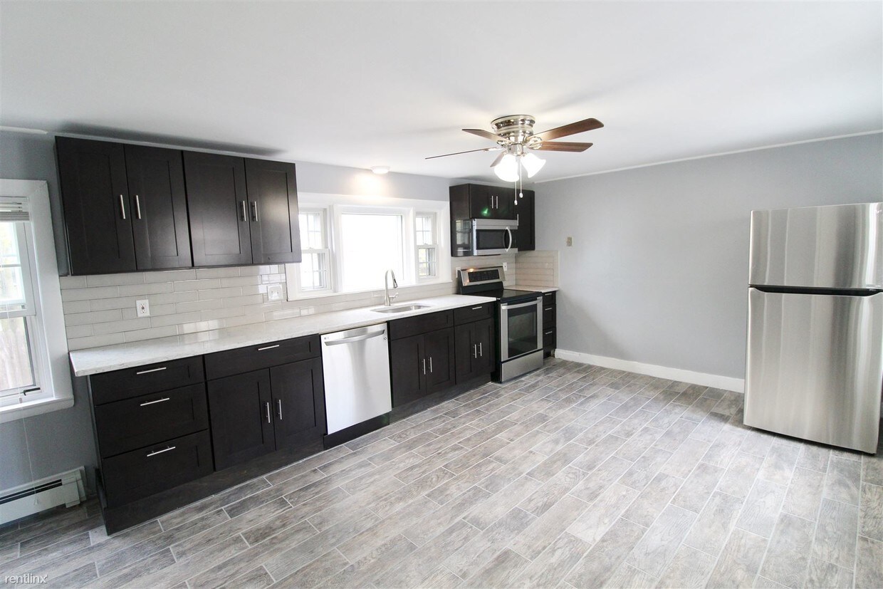 2 br, 1.5 bath - 321 Pleasant St - 2 br, 1.5 bath  - 321 Pleasant St