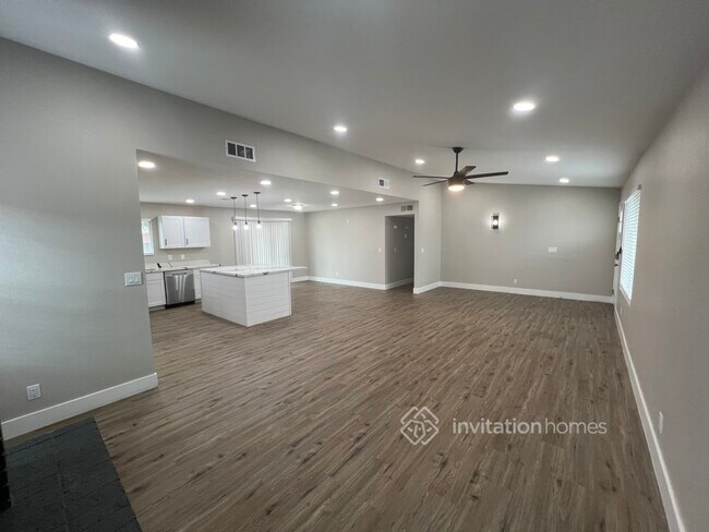 Building Photo - 1014 S Nina Cir