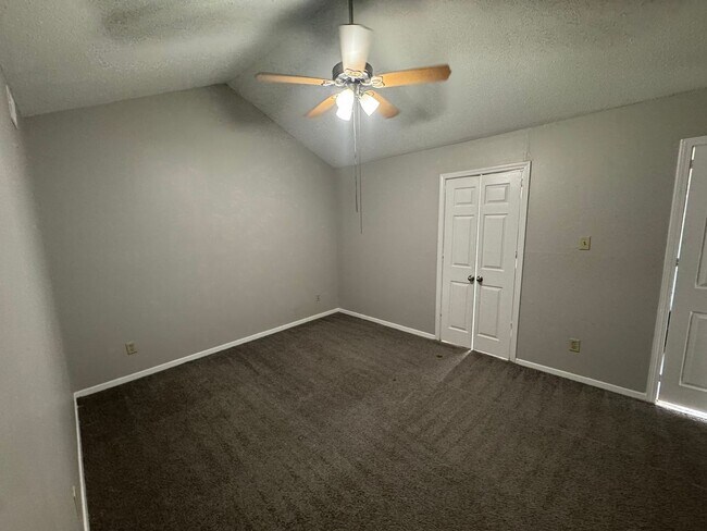 Building Photo - Welcome to 5252 Scottsdale!