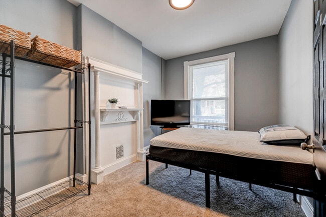 Available room - 307 Whitridge Ave