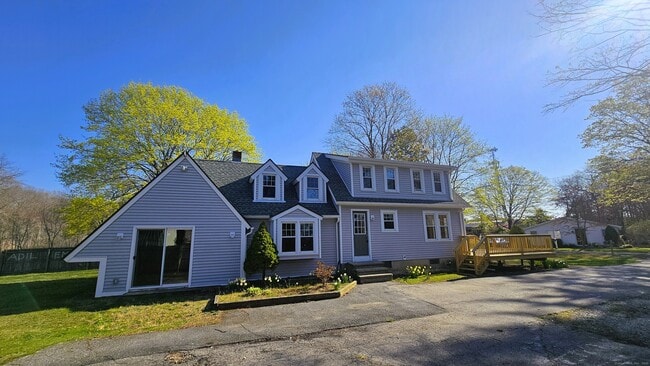 Building Photo - 35 Meadow Rd