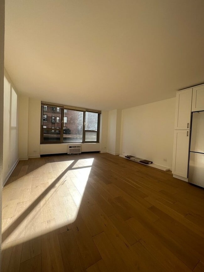 Building Photo - 1550 N Lake Shore Dr