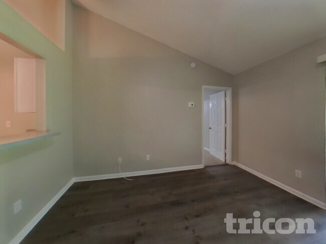 Foto del edificio - 340 Shamrock Ave S