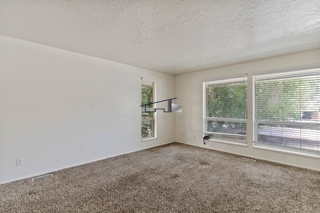 Building Photo - 350 E