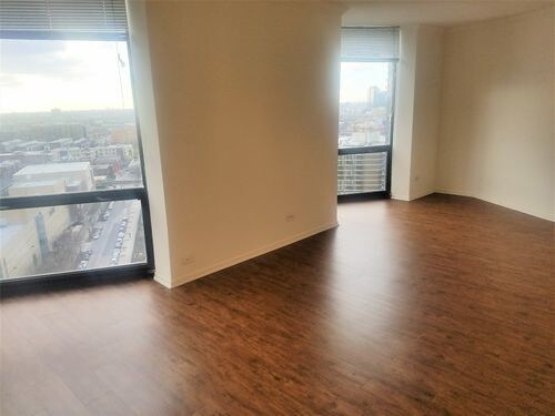 Building Photo - 1120 N LaSalle Dr
