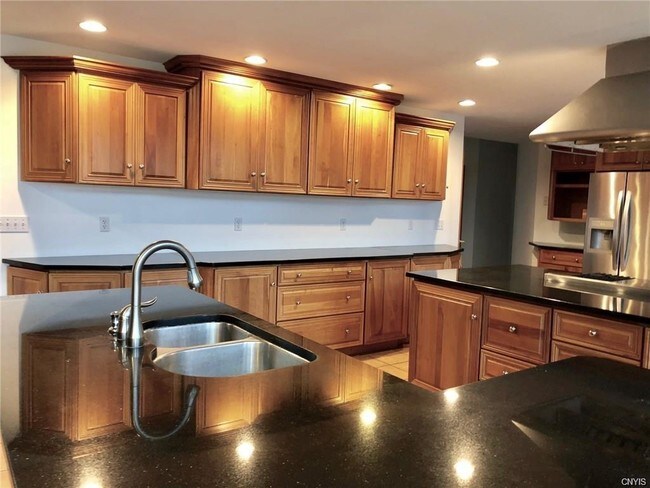 Foto del edificio - 5042 Forbes Rd