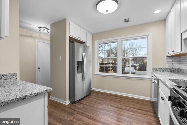 Foto del edificio - 5731 Sweet Wind Pl