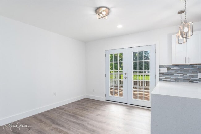Building Photo - "Spacious 4-Bedroom Gem with a flex room a...