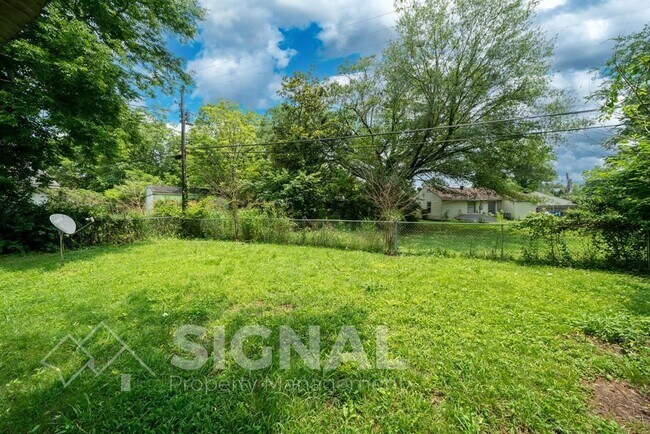 Foto del edificio - 1421 Rayfield Dr