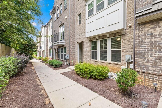 Foto del edificio - 1228 Madison Towns Ln