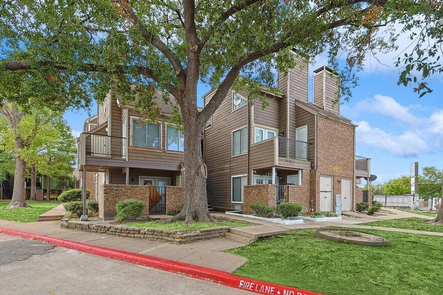 Primary Photo - 9801 Walnut St
