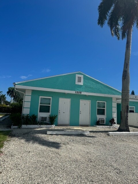 Primary Photo - 1205 Seaway Dr