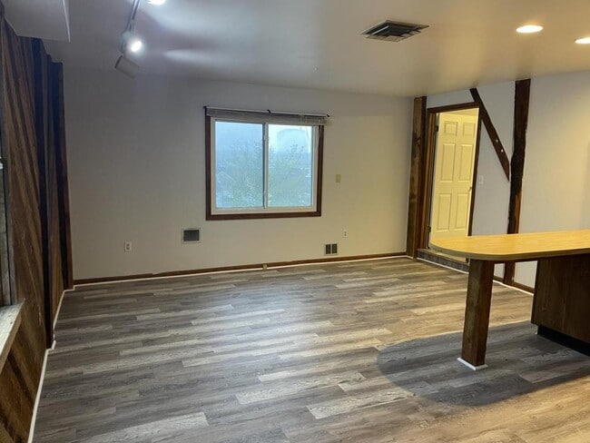 Building Photo - 25 Sarhelm Road
