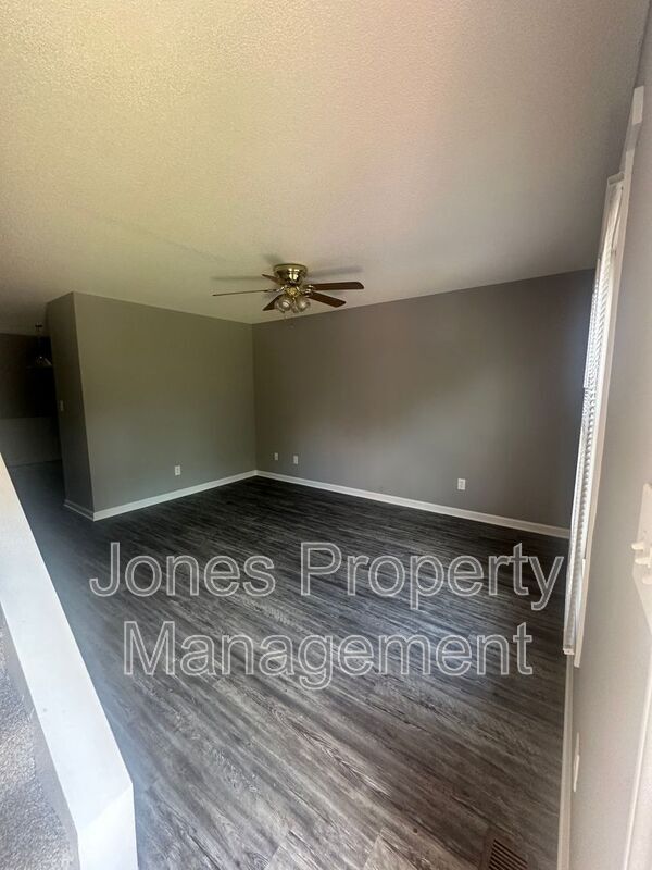 Building Photo - 2886 Mountcrest Cir NW