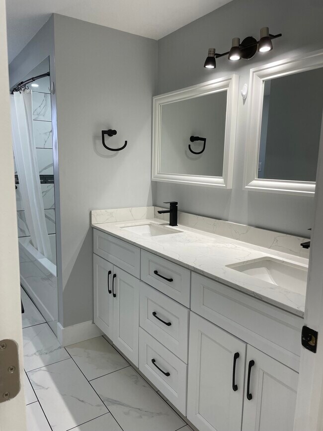 Photo du bâtiment - 49 Shaftsbury Dr