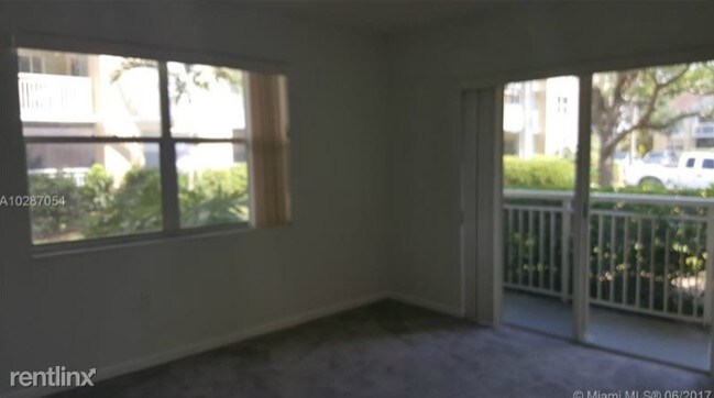 Foto del edificio - 8680 SW 212th St