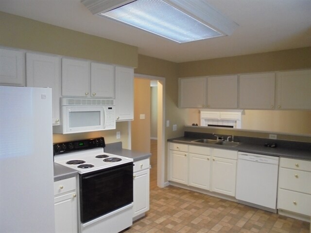 Building Photo - 6937 Cherry Grove Rd